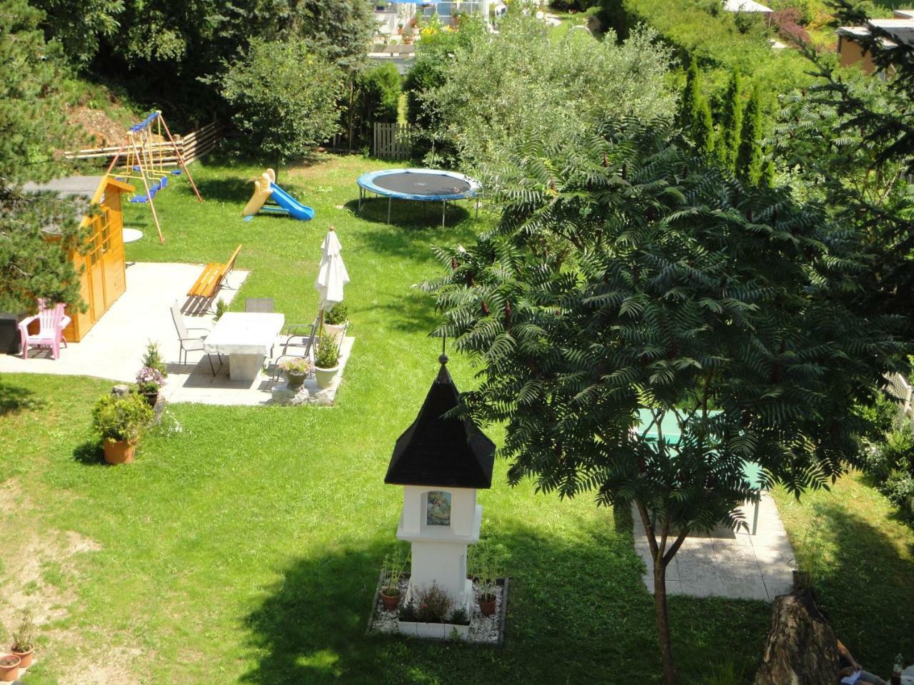 Ferienhaus Burgblick Treffen Exterior foto